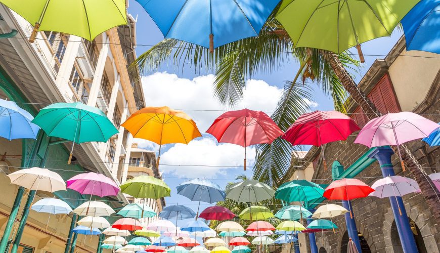 Parapluies au Caudan à Port Louis