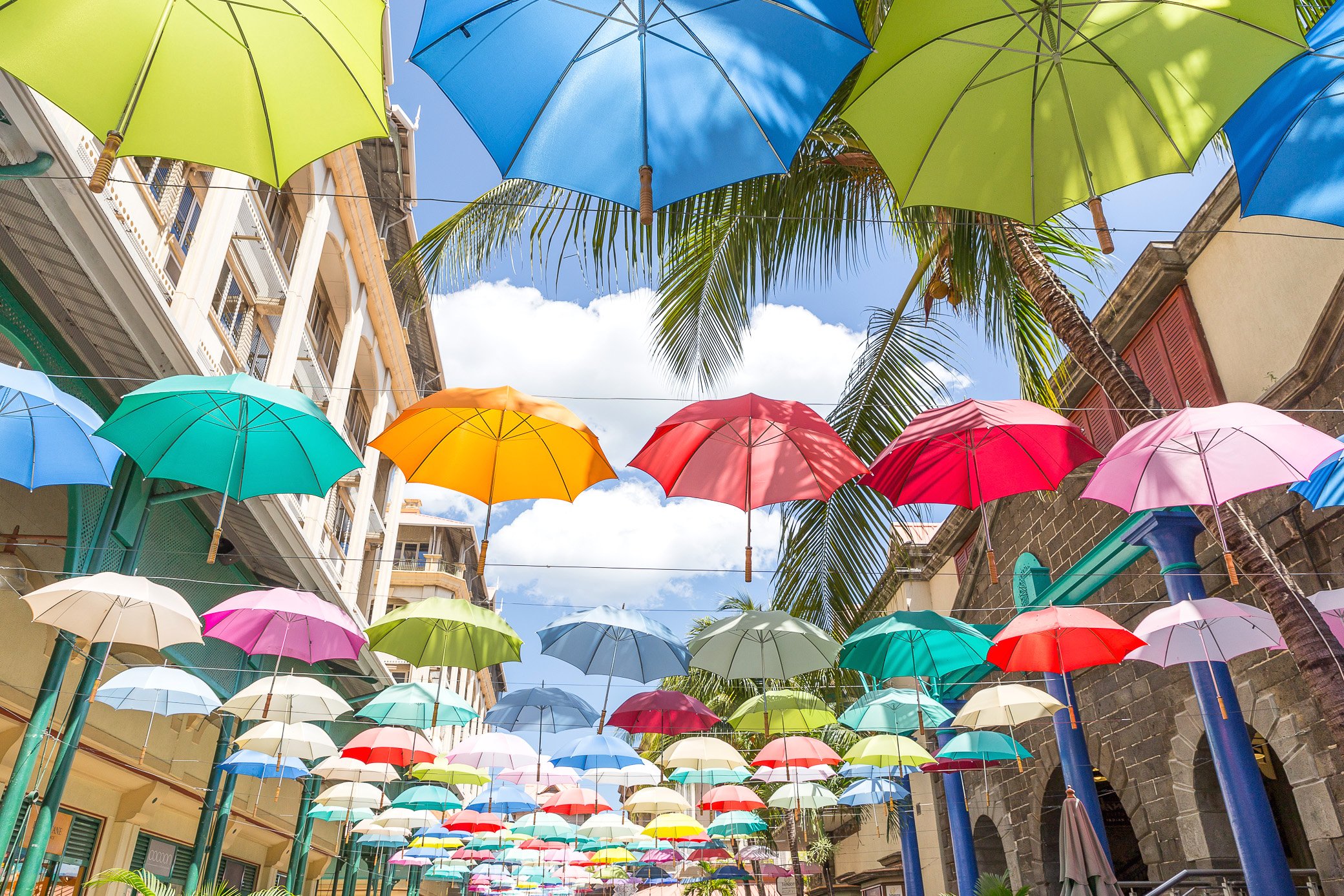 Parapluies au Caudan à Port Louis