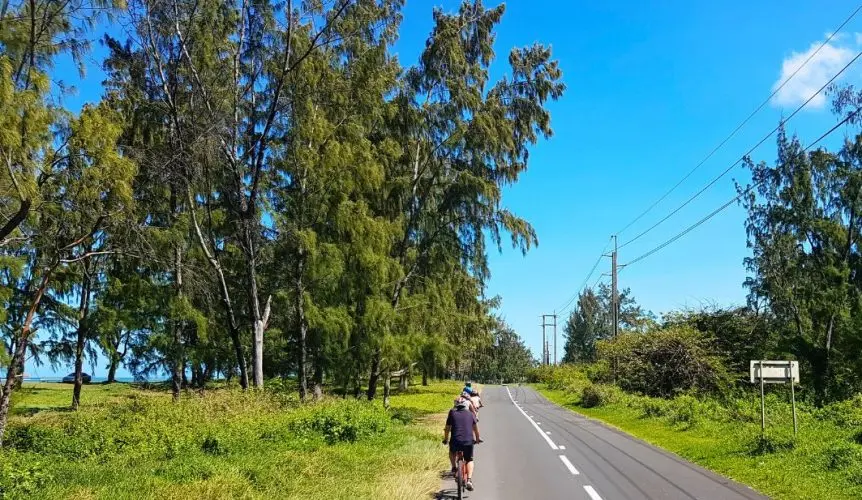 2Morne-a-velo-electrique-cote-sud-ouest-ile-maurice-862x500