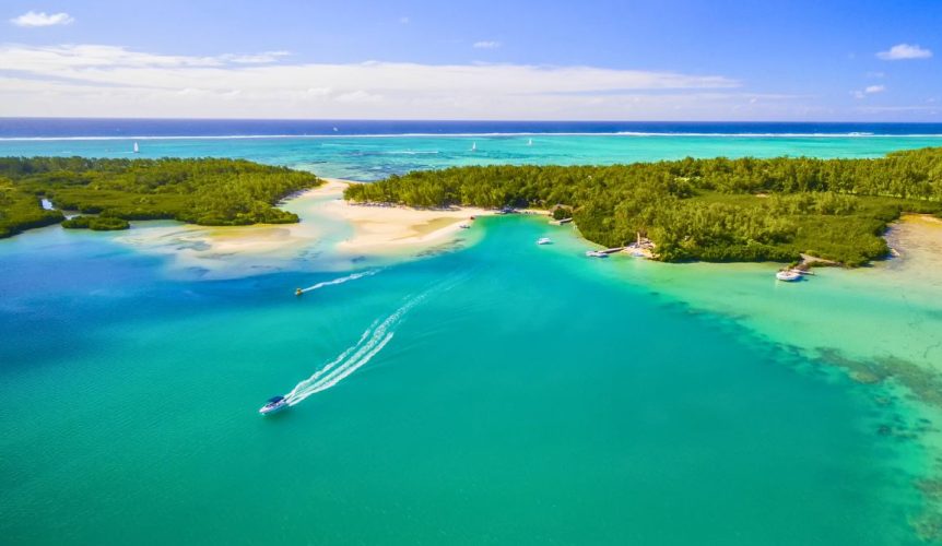 2speedboat-ile-aux-cerfs-de-falbaire-862x500