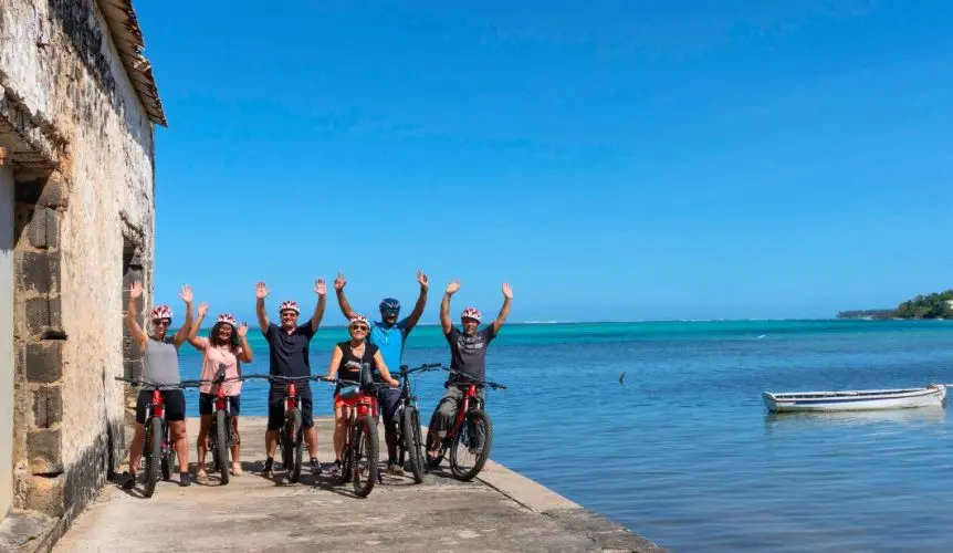 3Morne-a-velo-electrique-cote-sud-ouest-ile-maurice-862x500