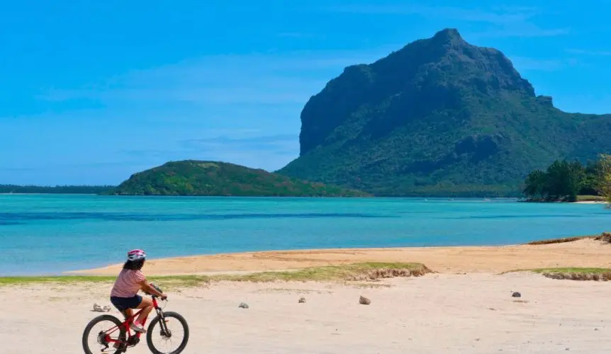 5Morne-a-velo-electrique-cote-sud-ouest-ile-maurice-862x500