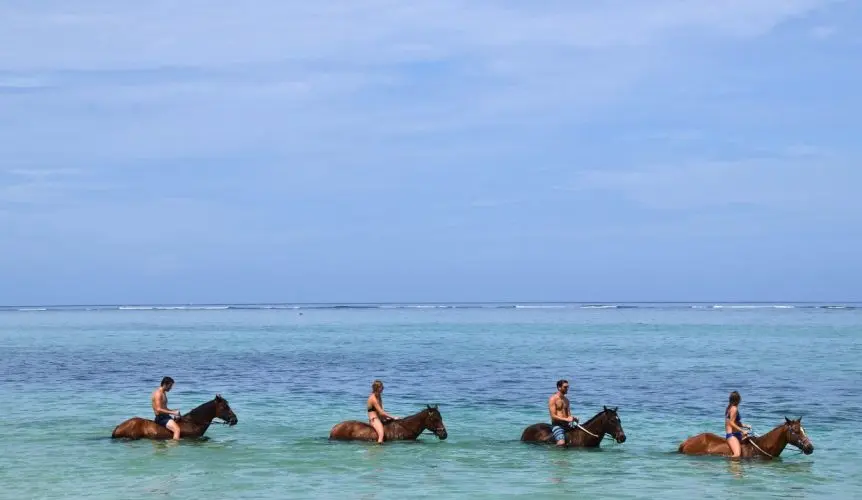 7Balade-a-cheval-sur-la-plage-ile-maurice-862x500