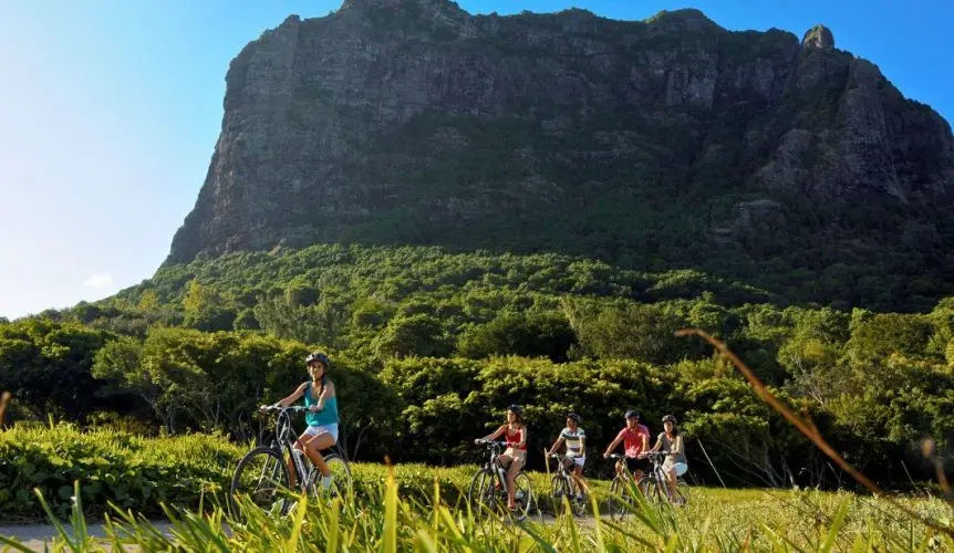 8Morne-a-velo-electrique-cote-sud-ouest-ile-maurice-862x500
