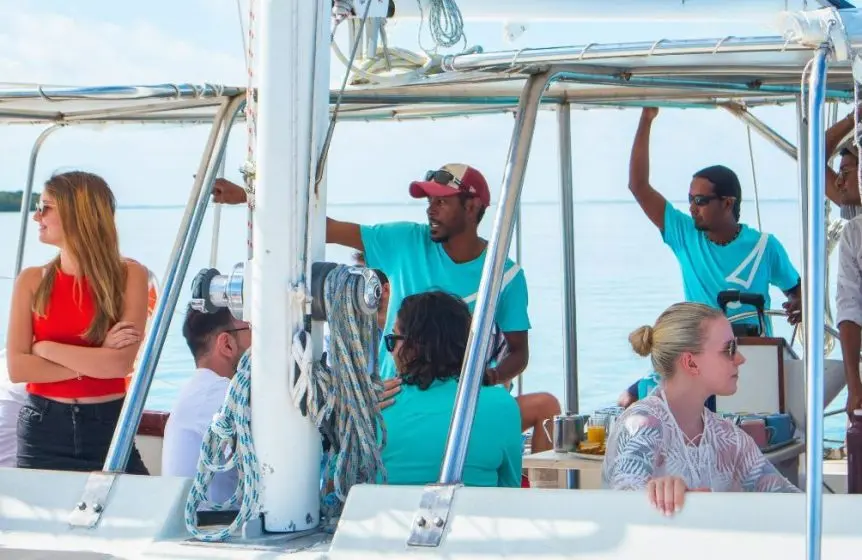 8catamaran-ile-aux-cerfs-excursion-ile-maurice--e1712599707842-