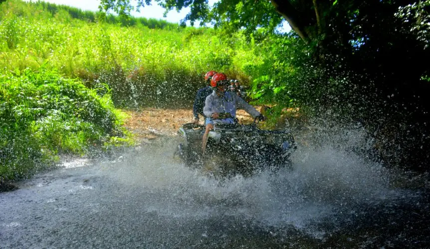 Quad-ile-maurice-activite-ile-maurice-sejour-maurice-activite-nature-trek-7-cas (1)