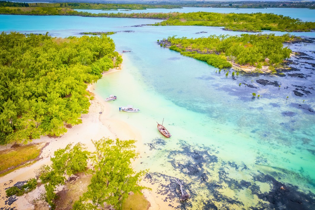 11ILE MAURICE SPEEDBOAT ILE AUX BENITIERS ILE D'AMBRE